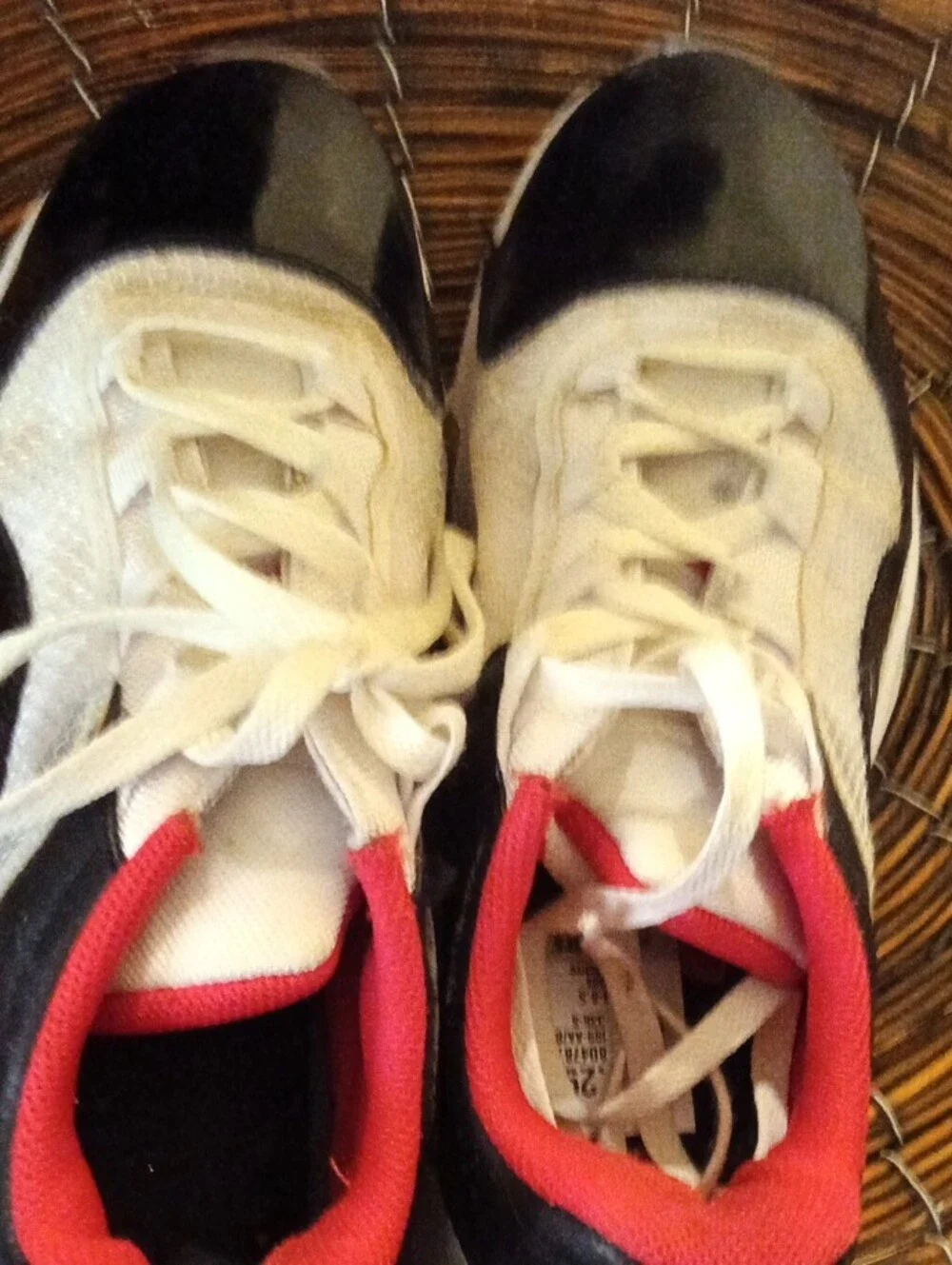 Mens Air Jordan 11 CMFT Low White, Black & Red Athletic Sneakers Size 8.5